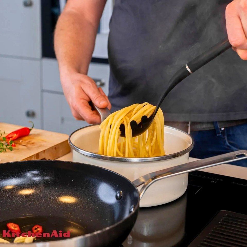 Pegador Colher para Massa Multiuso Preto KitchenAid