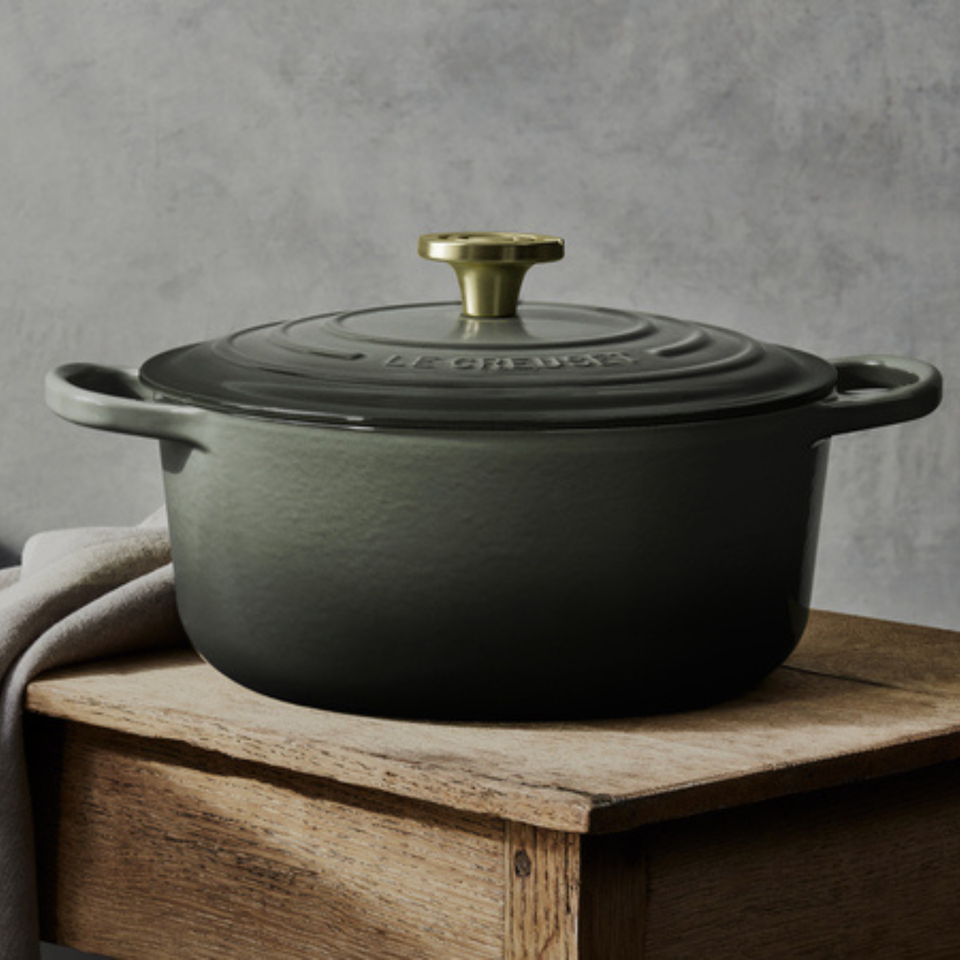 Panela Le Creuset Redonda Signature Thyme com Pegador Light Gold 4,2L 24cm