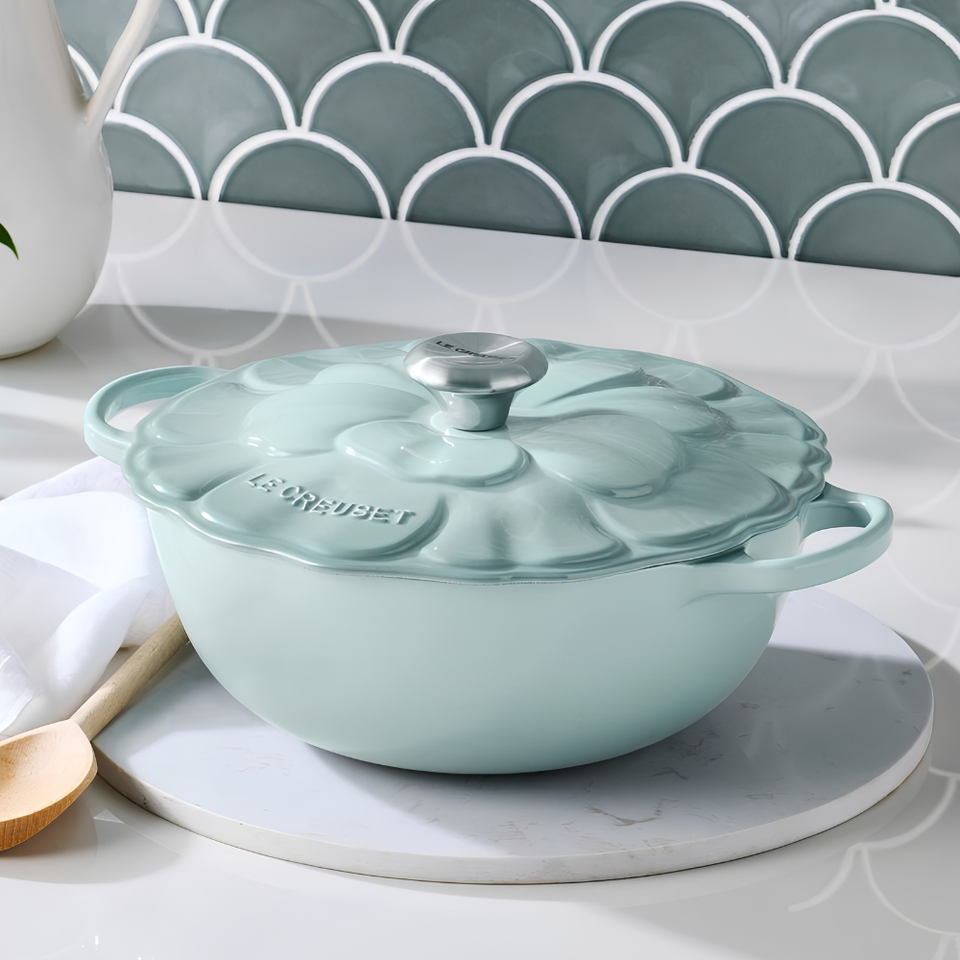 PRÉ-VENDA: Panela Le Creuset Marmita Petal Signature Sea Salt 26cm