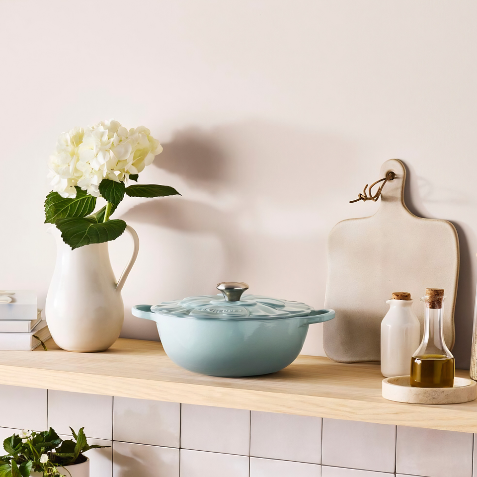 PRÉ-VENDA: Panela Le Creuset Marmita Petal Signature Sea Salt 26cm