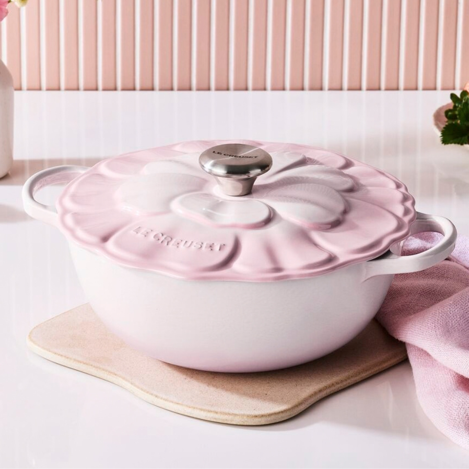 PRÉ-VENDA: Panela Le Creuset Marmita Petal Signature Shell Pink 26cm