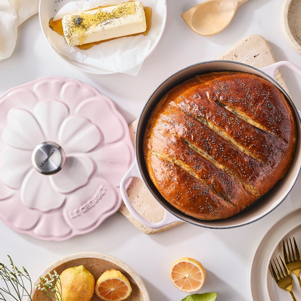 PRÉ-VENDA: Panela Redonda Signature Petal Shell Pink 5,3L 26cm Le Creuset