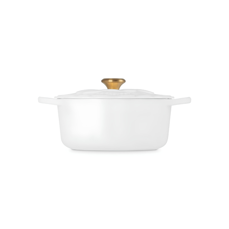 PRÉ-VENDA: Panela Redonda Signature Petal Branco Pegador Dourado 5,3L 26cm Le Creuset