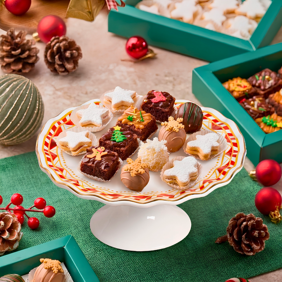 Porta Petit Four com Pé Cerâmica Noite de Brinquedos Scalla