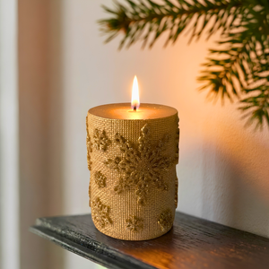 Vela Decorativa Natal Parafina Detalhes Rendada Dourada Pequena