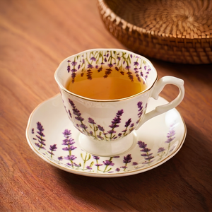 Jogo 6 Xícaras de Chá com Pires Jardim de Lavanda Cerâmica Filete Dourado 220ml