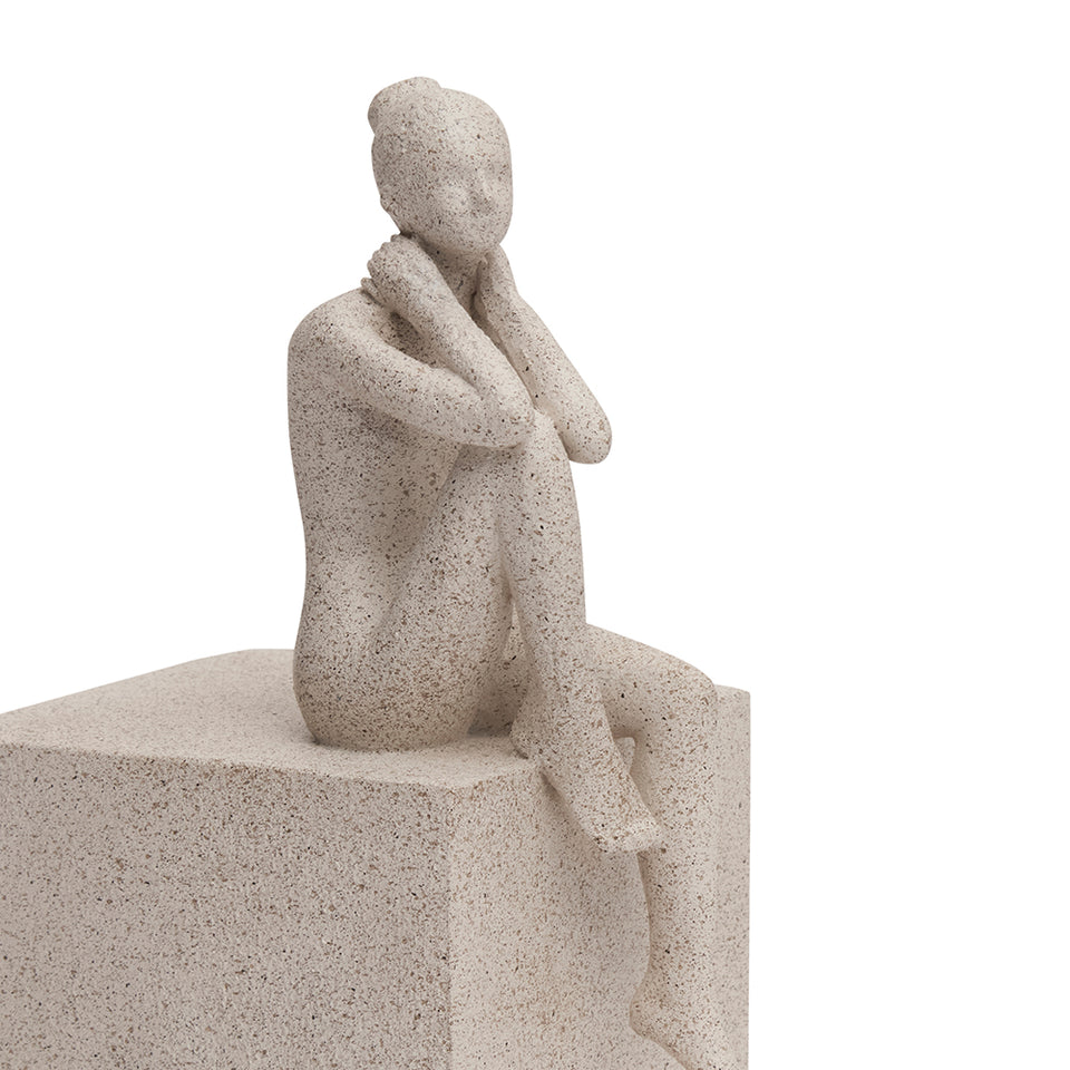 Escultura Mulher em Poliresina Areia Reflexão Mart 20,5x10x12,5cm