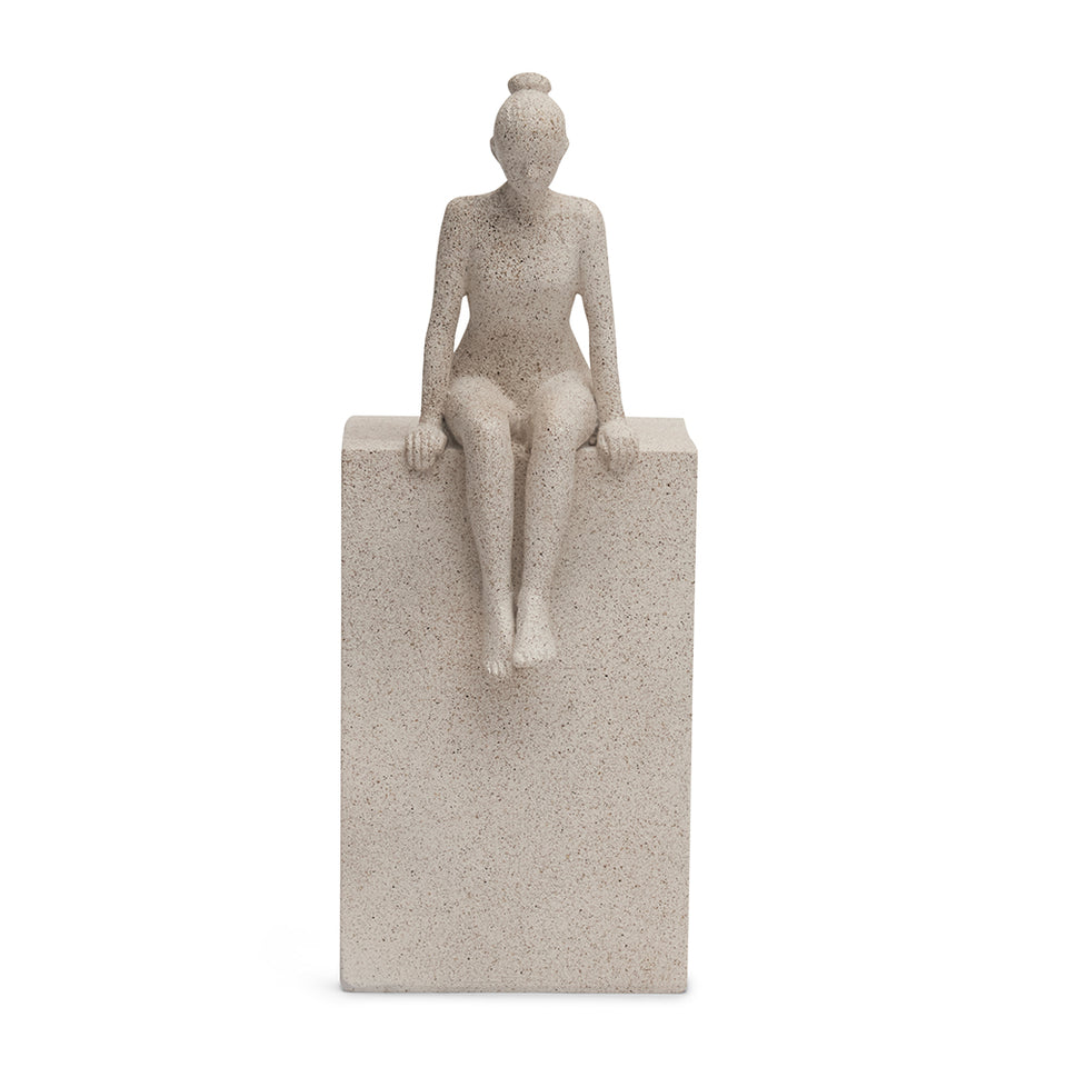 Escultura Mulher em Poliresina Areia Alma Mart 26x10x13cm