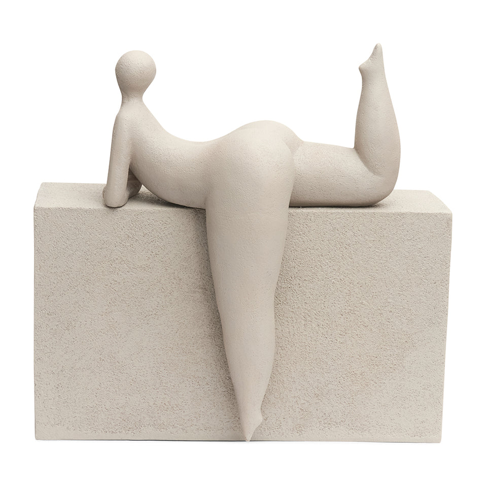 Escultura Mulher em Poliresina Areia Harmonia Mart 38,5x38,5x18cm