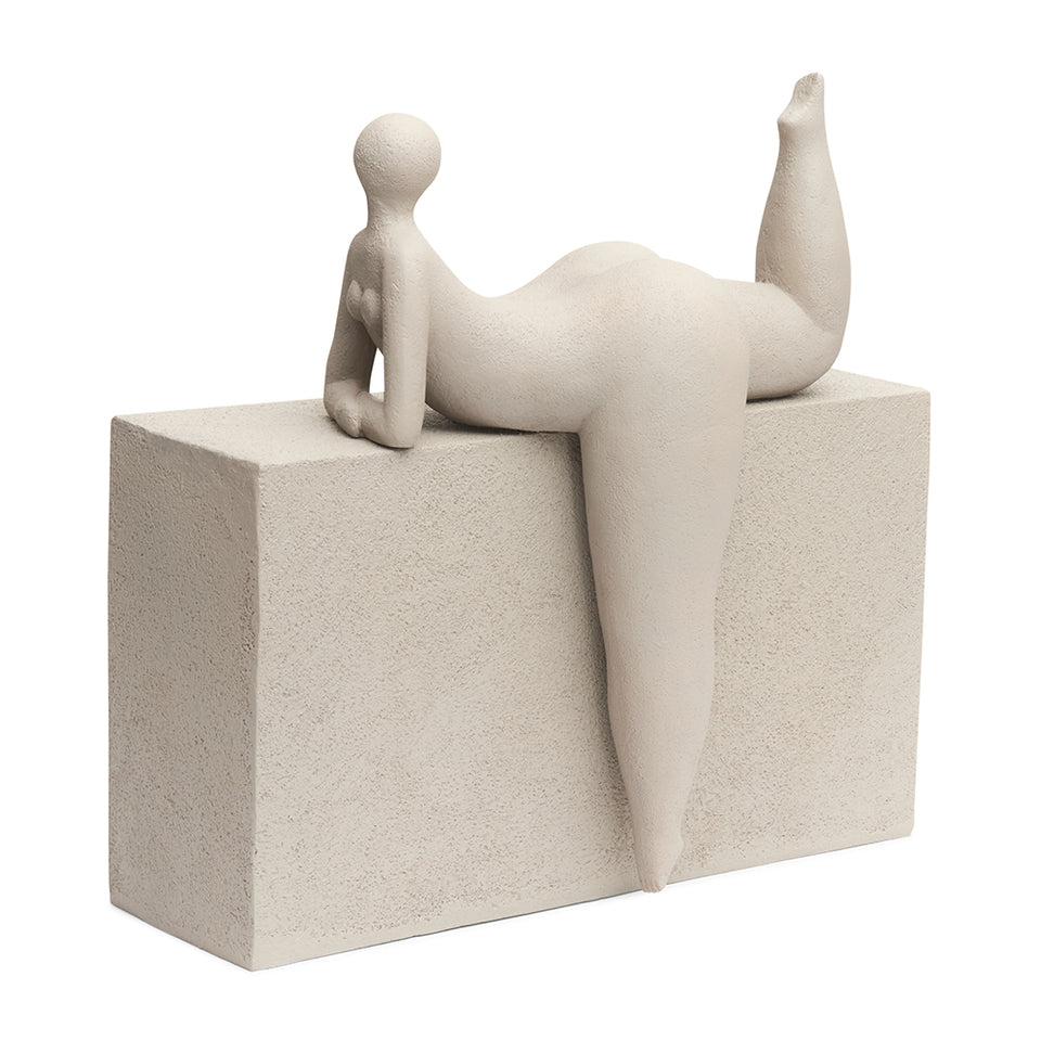 Escultura Mulher em Poliresina Areia Harmonia Mart 38,5x38,5x18cm