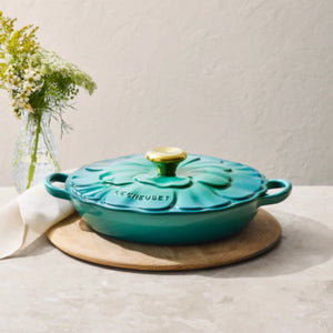 Caçarola Buffet Signature Petal Bleu Riviera com Pegador Dourado 2,2L 26cm Le Creuset