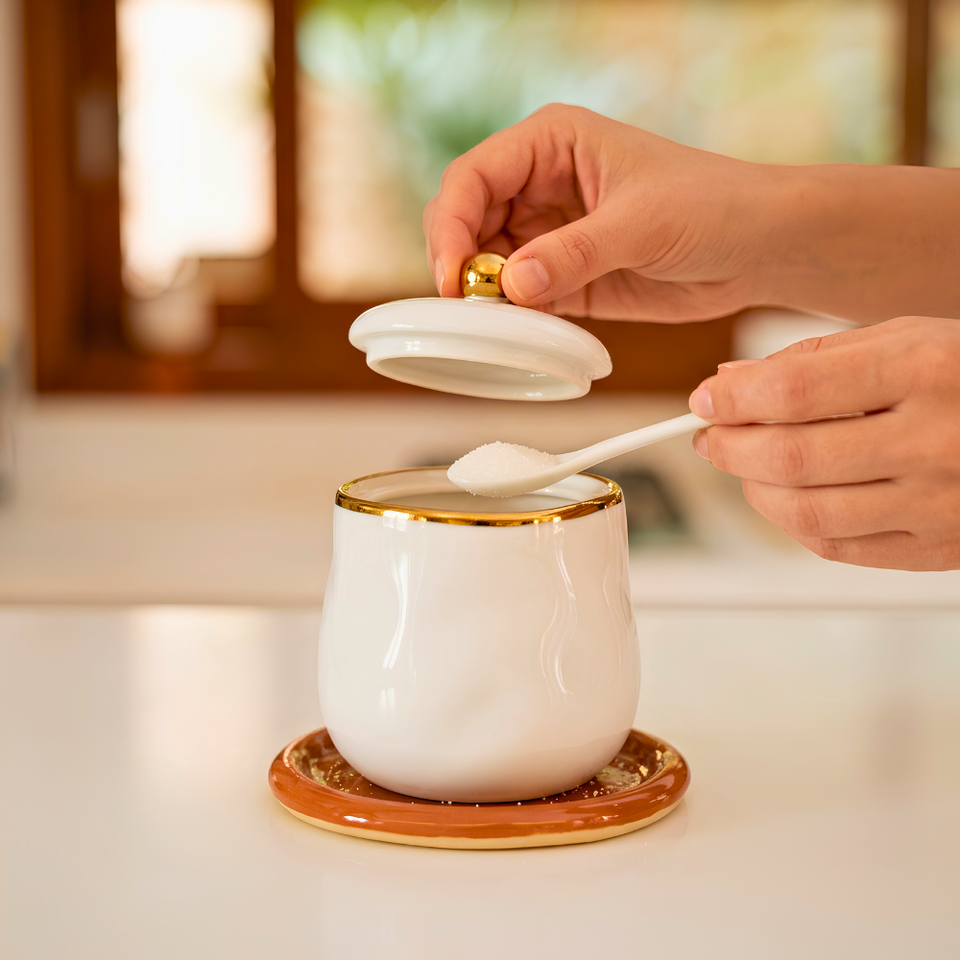 Açucareiro Porcelana Branca com Esferas Douradas