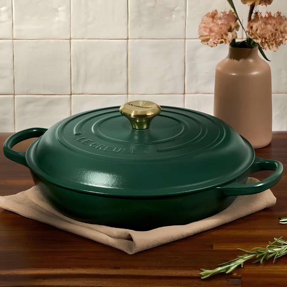 PRÉ-VENDA: Caçarola Buffet Signature Foret com Pegador Dourado 3,5L 30cm Le Creuset