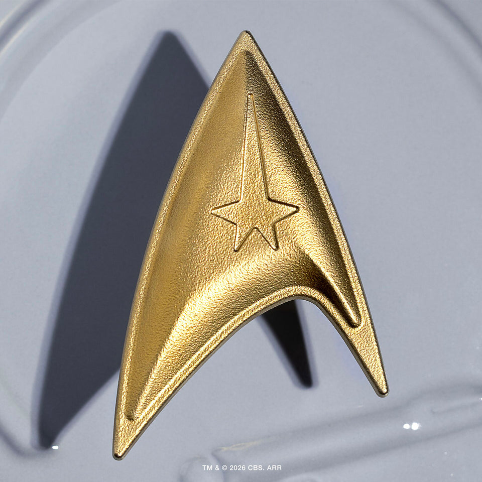 Panela Le Creuset Redonda Signature Enterprise Star Trek Cinza Neblina com Pegador Dourado 5,3L 26cm