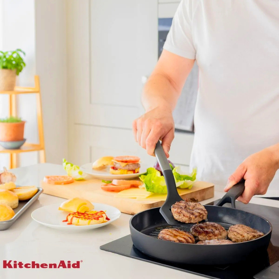 Espátula Perfurada 35cm Cozinha em Nylon Cinza KitchenAid