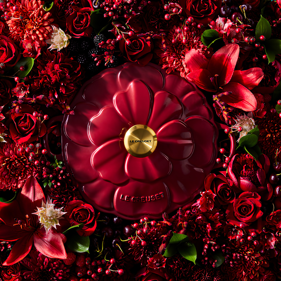 PRÉ-VENDA: Caçarola Buffet Signature Petal Rhone com Pegador Dourado 2,2L 26cm Le Creuset