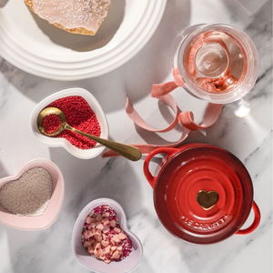 Mini Cocotte Cerâmica Vermelho com Pegador Coração Dourado Le Creuset