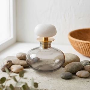 Garrafa Decorativa Vidro Fumê Tampa em Pedra Natural Branca Linha Bruma 9cm