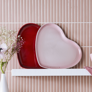 PRÉ-VENDA: Bandeja de Servir Coração Cerâmica Sphere Seoul Vermela 32cm Le Creuset