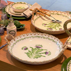 Travessa Redonda Cerâmica com Alça em Junco Flor de Alcachofra