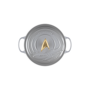 Panela Le Creuset Redonda Signature Enterprise Star Trek Cinza Neblina com Pegador Dourado 5,3L 26cm