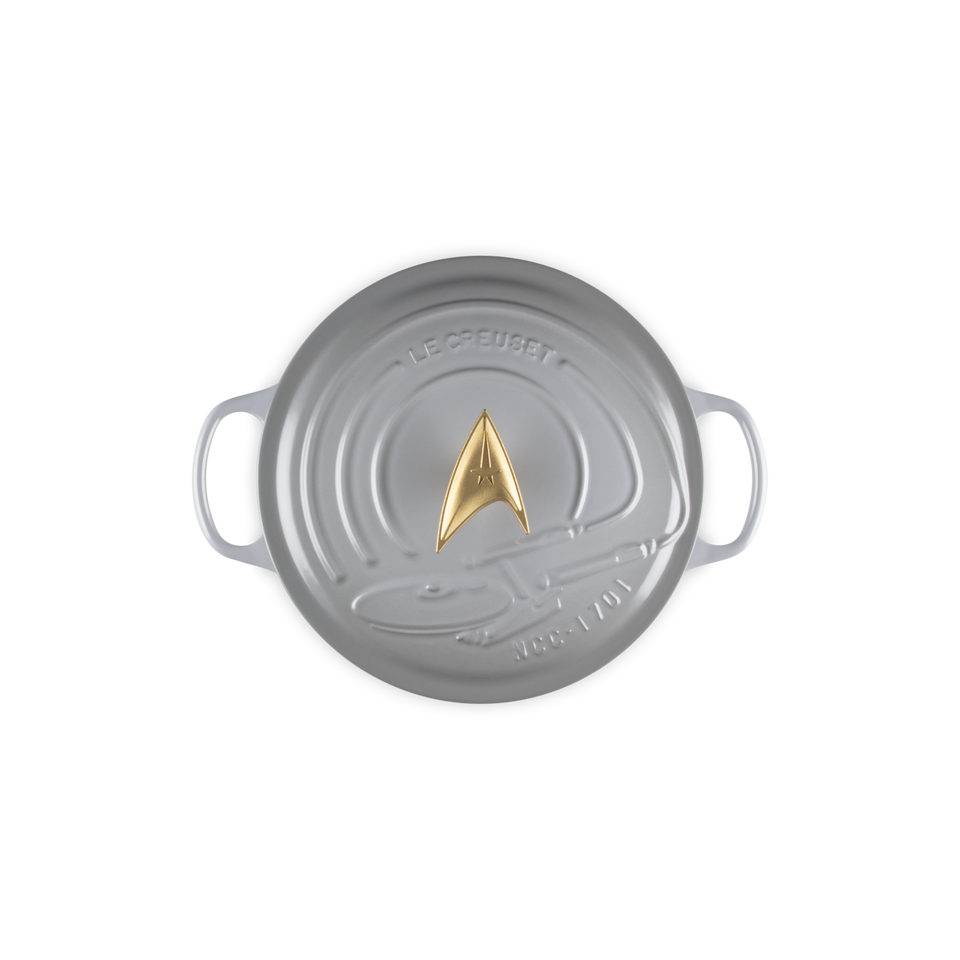 Panela Le Creuset Redonda Signature Enterprise Star Trek Cinza Neblina com Pegador Dourado 5,3L 26cm