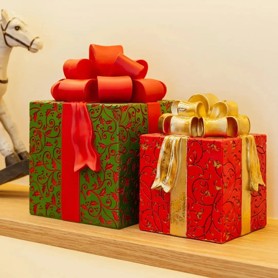 Adorno Caixa Presente Resina Vermelho/ Dourado Natal 14,5x14,5x19,5cm