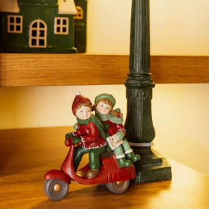 Adorno Decorativo Natal Resina Crianças Lambreta Verde / Vermelho