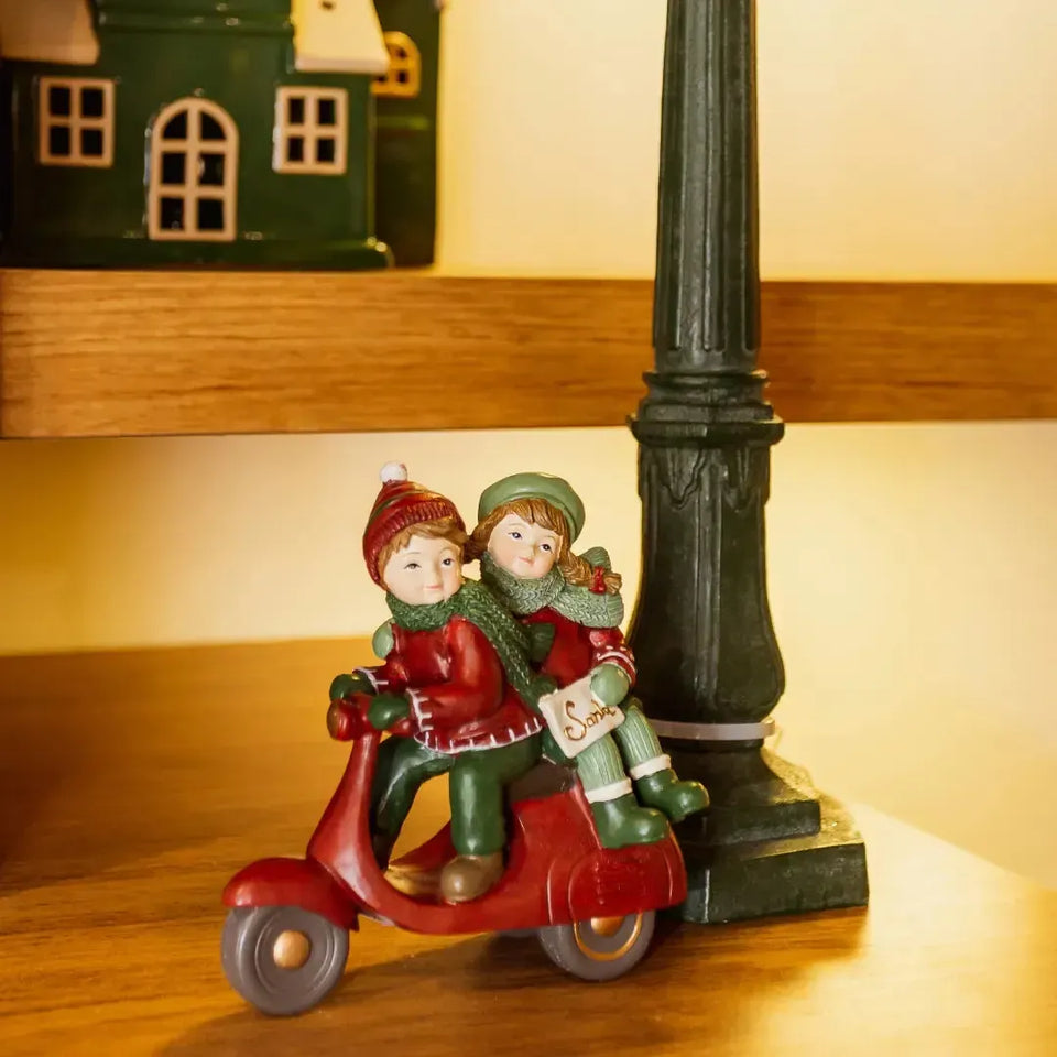 Adorno Decorativo Natal Resina Crianças Lambreta Verde / Vermelho