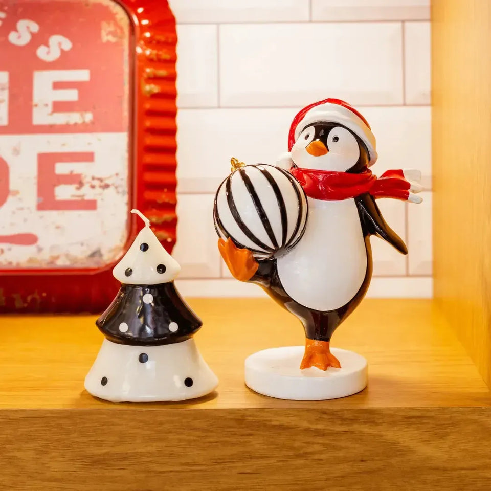 Adorno Decorativo Natal Resina Pinguim Preto / Branco com Bola Preta
