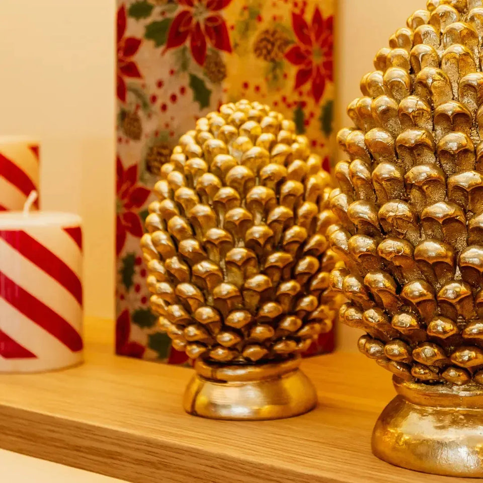Adorno Decorativo Natal Resina Pinha Dourada 16,5x10