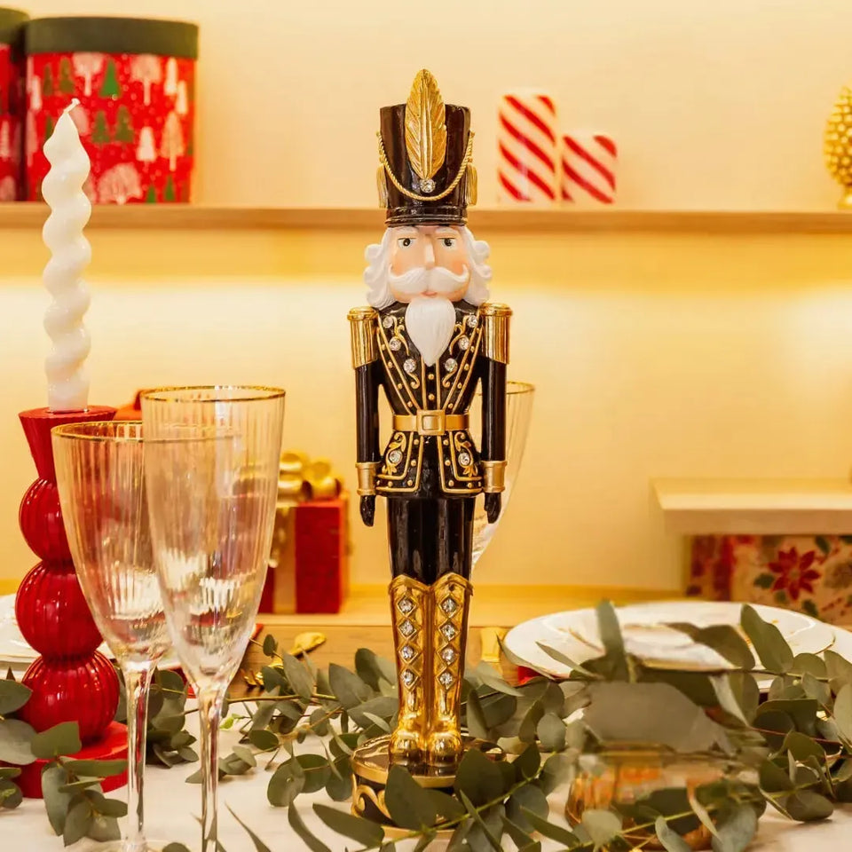 Adorno Decorativo Natal Resina Soldado Quebra Nozes Preto / Dourado 43x9cm