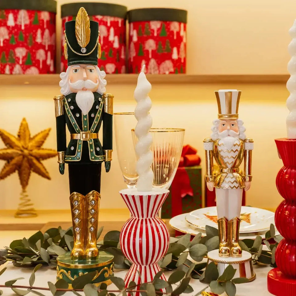 Adorno Decorativo Natal Resina Soldado Quebra Nozes Preto / Verde / Dourado 43x9cm