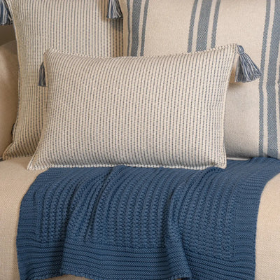 Almofada Bouclé Azul 40x60 Listra e Pingente de Tecido