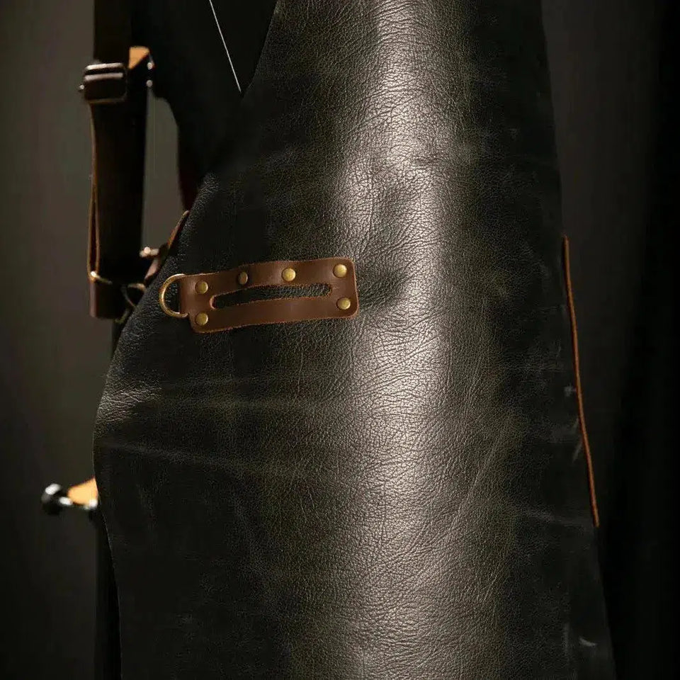 Avental Artemano em Modelo Carnívoro Preto Estonado