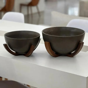 Bowl Cerâmica Marrom com Base de Madeira 27,5cm Linha Sintonia