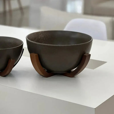 Bowl Cerâmica Marrom com Base de Madeira 27,5cm Linha Sintonia