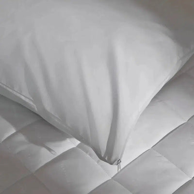 Capa Protetora de Super Travesseiro 233 Fios Percal 100% Algodão Branca 50x90cm Trussardi