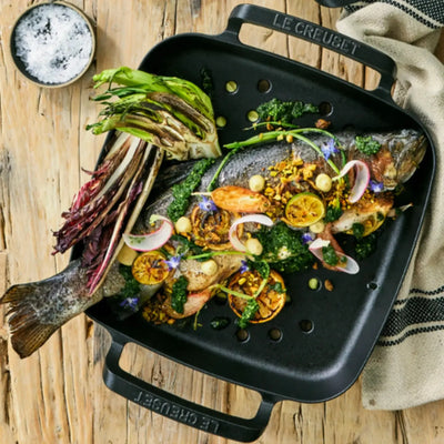 Cesta Perfurada Quadrada com Alças Alpine Matte Black 30cm Le Creuset