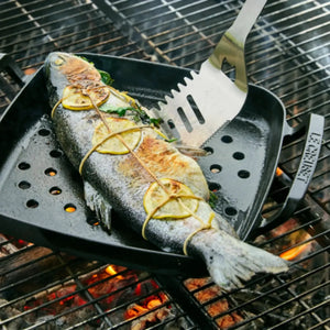 Cesta Perfurada Quadrada com Alças Alpine Matte Black 30cm Le Creuset