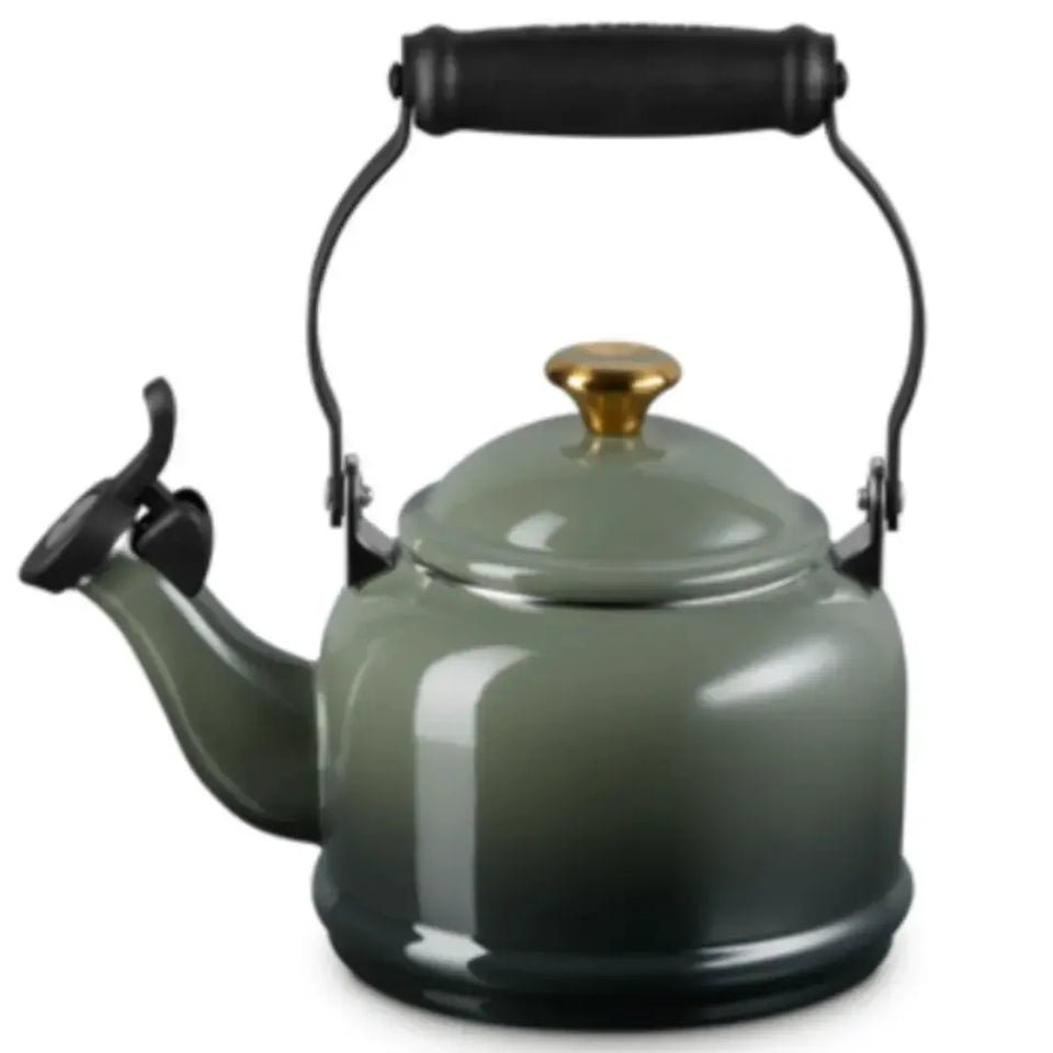 Chaleira Demi Aço Carbono Thyme com Pegador Dourado 1,1L Le Creuset