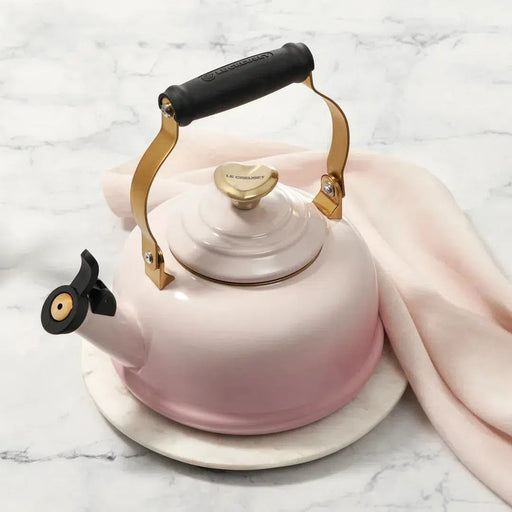 Chaleira Tradicional Com Apito 1,6L Shell Pink Pegador Coração Le Creuset