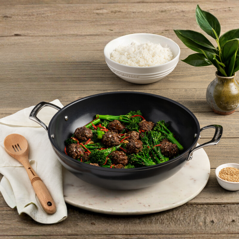 Wok com Alça Antiaderente 32cm ENSC Le Creuset