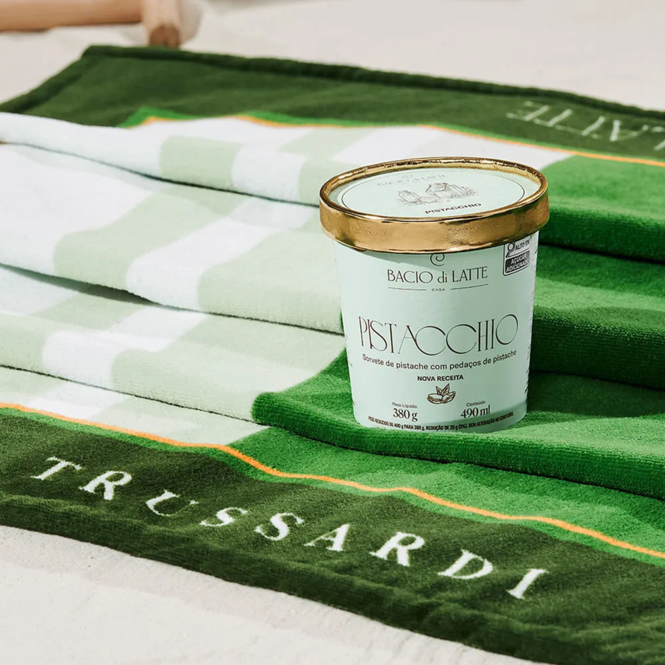 Toalha de Praia Moldura Trussardi + Bacio di Latte