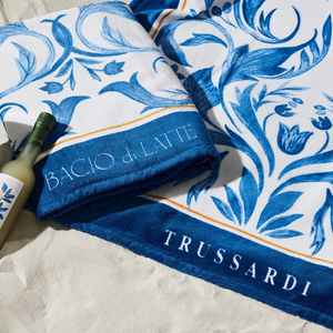 Toalha de Praia Arabescos Trussardi + Bacio di Latte