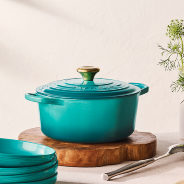 Panela Le Creuset Redonda Signature Bleu Riviera com Pegador Dourado 3,3L 22cm