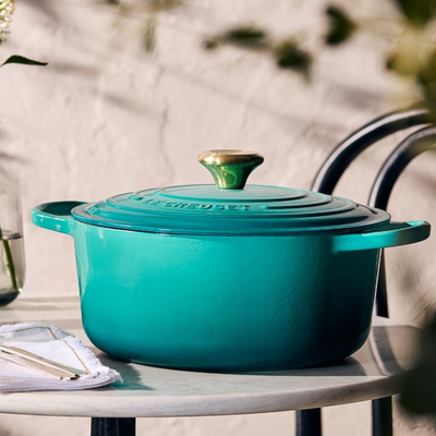 Panela Le Creuset Redonda Signature Bleu Riviera com Pegador Dourado 2,4L 20cm