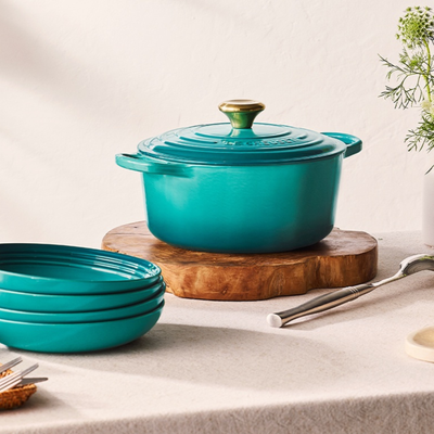Panela Le Creuset Redonda Signature Bleu Riviera com Pegador Dourado 2,4L 20cm