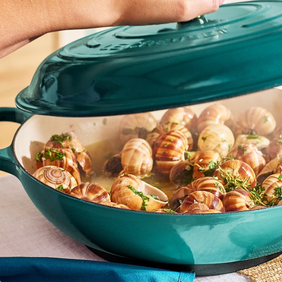 Caçarola Buffet Signature Bleu Riviera com Pegador Dourado 4L 32cm Le Creuset