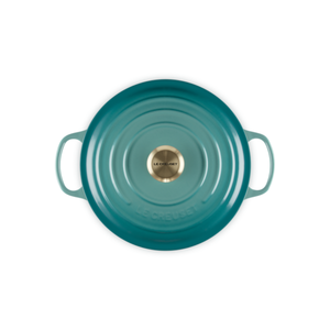 Panela Le Creuset Redonda Signature Bleu Riviera com Pegador Dourado 5,3L 26cm